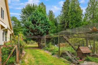 Garden space plus an extra large "Safe Pet Haven"!! Bring all your pets with no fear of losing them to nature!