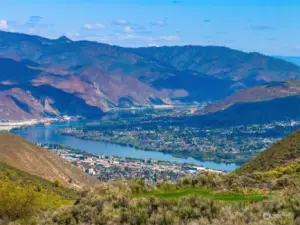 Columbia River Views Can Be Found Right Outside Your Front Door!