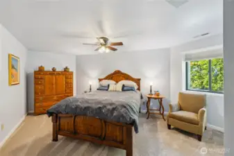 Downstairs guest bedroom with ensuite bathroom.