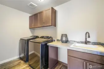 Convenient upper level laundry -high end washer/dryer stay