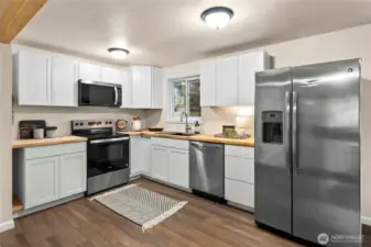 Stainless steel appliances stay.