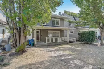 Exceptional Investment Opportunity in the Heart of the University District!