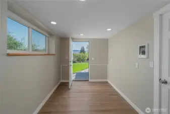 Bonus room/office