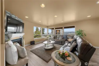 Entire house features recessed lighting throughout