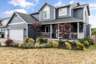 Contrasting colors create eye-catching landscaping.