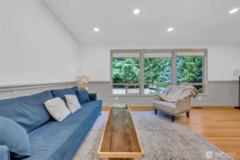 Big windows that let in the natural light