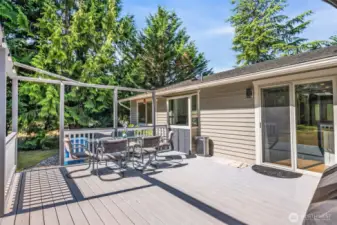 This deck is only 5 years old and in great shap