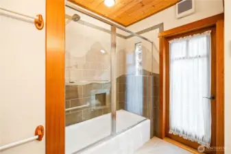 Primary En Suite Bathroom