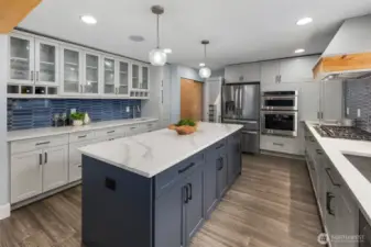 Entertainer’s dream wet bar — pour, mingle, repeat.