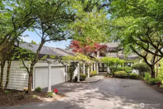 Welcome home! Resort style living is beckoning you!