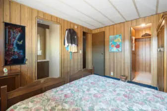 Primary with walk in closet & 1/2 bath