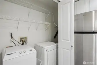 Washer/dryer with additional pantry space