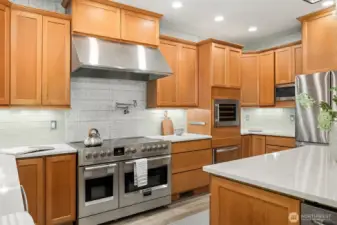 Chef's Kitchen w/ Double Oven