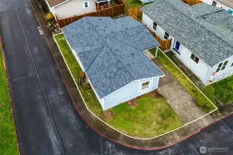 This photo shows the approximate lot lines for the home.