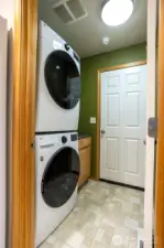 Washer and Dryer stay!