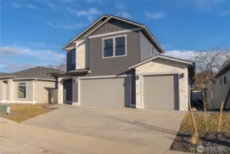 Not of actual home. Same floorplan, builder, and neighborhood.