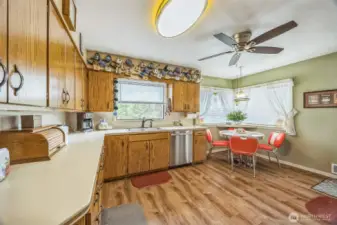Kitchen, All wood cabinets, All newer smart appliances.