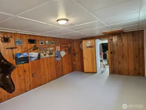 Dog doesnt convey. Down Stairs game room/bonus/ or 4th bedroom.