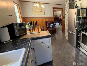 Built-in cutting board