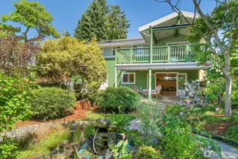 Mid-Century craftsman-style home in amazing verdant garden setting