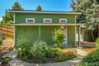 Separate detached workshop.