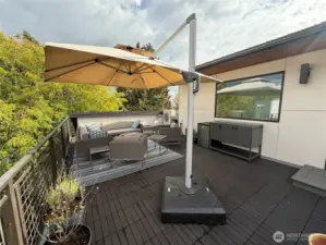 Spacious roof top terrace