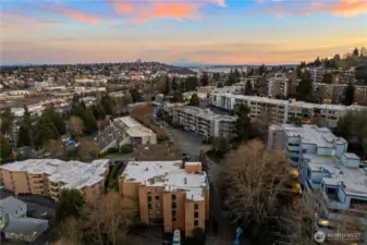 Welcome to Seattles Magnolia district loaded with lots to explore from urban living shopping recreation and much more.  Come see what else available for you here