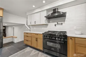 Six burner stove with pot filler - chef's dream