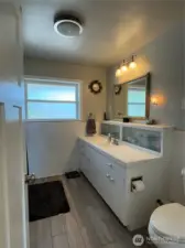 Main bathroom, also with built-ins behind the door...