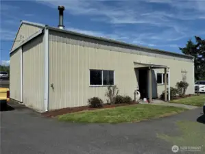 Bring your hobbies, autos or whatever to this shop... There's been many things built in here...