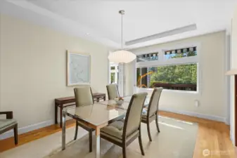 Dining room that seats 12