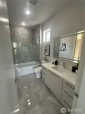 Junior Suite bath 1