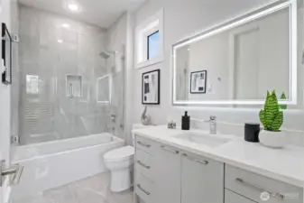 Junior Suite bath1