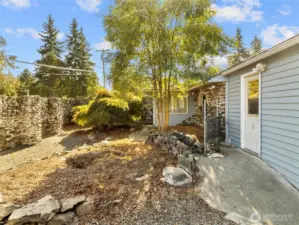 Front Unit Fenced Yard