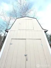 Structure is a spacious 8 ft x 16 ft. Height: 8 ft with a 5 ft loft above the highpoint.