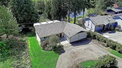 Aerial of house and driveway.  Plenty of parking for boats, RV, trailers, etc!