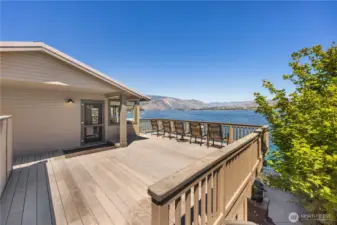 Massive Deck overlooking the stunning back drop of beautiful Lake Chelan.