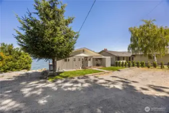 The Cottage 3132 offers 816 sqft.