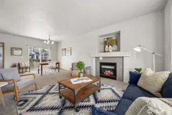 Living room / Dining room / Fireplace / Patio
