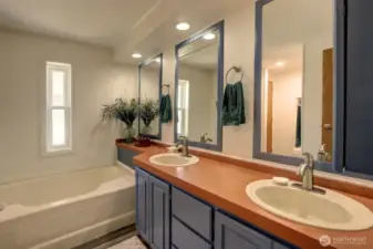 Primary Bedrooms Ensuite with Double Vanity!