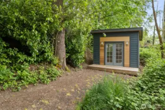 Detached Office/Bonus Space