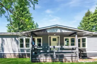 Large front porch!