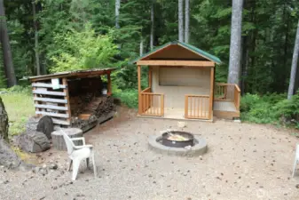 Firepit, new shed and with patio and bar