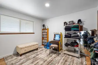 2nd bedroom