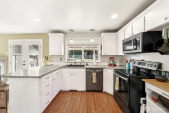 Lots of counter space and garbage disposal