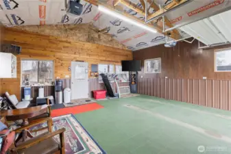 Detached garage/rec area