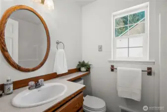 Secondary bathroom shared between the secondary and third bedrooms.