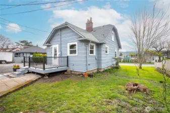 Deck & back patio area