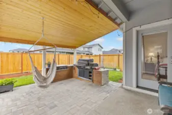 Back patio w/outdoor cooking area