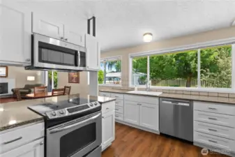 Bright windows to big back yard